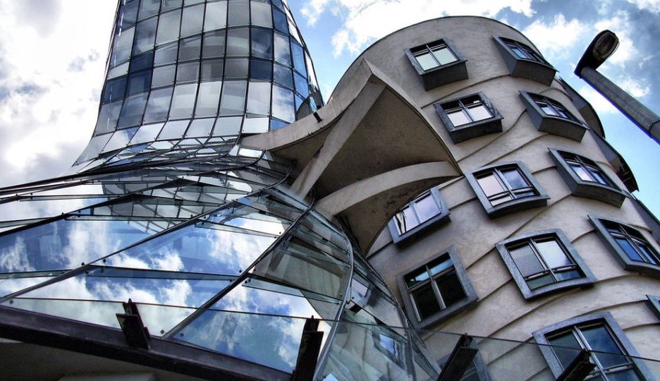 Maison dansante vue du bas, 1996 Prague